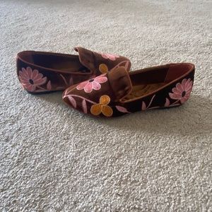🦉Birdies NWOT Floral Velvet Brown & Pink Slip On Loafers🦉